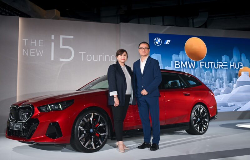 BMW總代理汎德於6/6日正式發表全新BMW i5 Touring純電豪華旅行車，導入i5 eDrive40 Touring M Sport與i5 M60 xDrive Touring兩款動力，融合動感氣息、靈活空間與優雅品味，為眾人獻上對手無可比擬的數位創新與風範獨具，建議售價為新台幣339萬元與495萬元。(圖片提供：汎德)